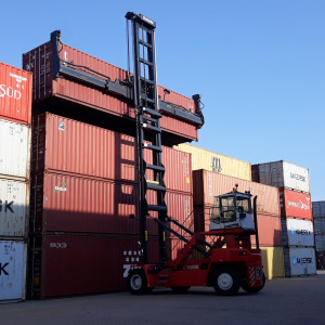 DỊCH VỤ NÂNG HẠ/ DI CHUYỂN CONTAINER